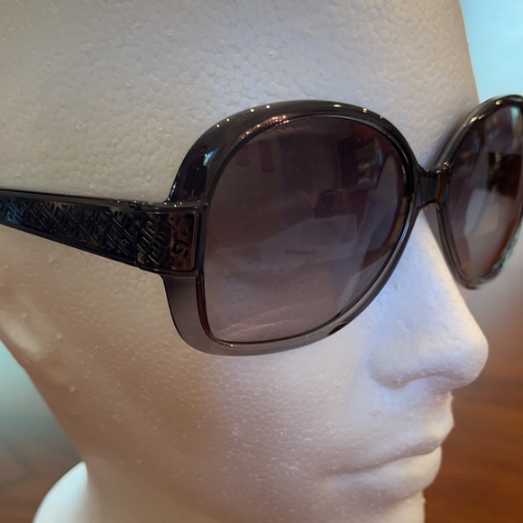 Givenchy sunglasses - Picture 3 of 5